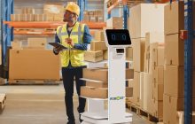 Shift logistica magazzino con operaio